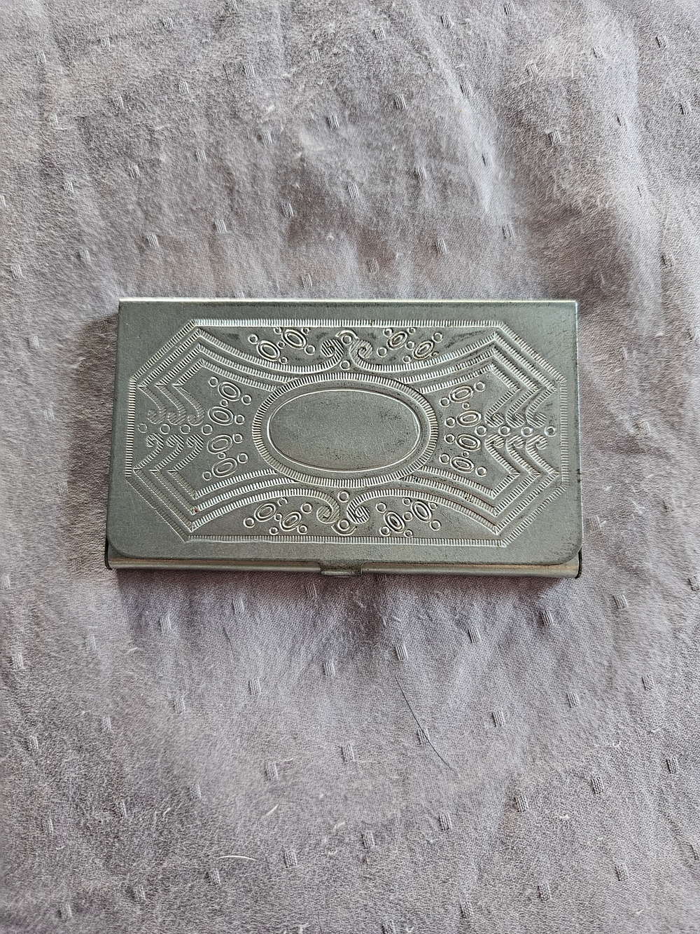 Source Unknown Silver Engraved Metal Card & Key Holder
